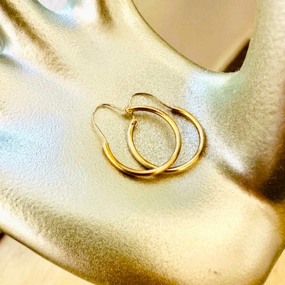 Vintage 14 KT Gold Hoop Dainty Earrings